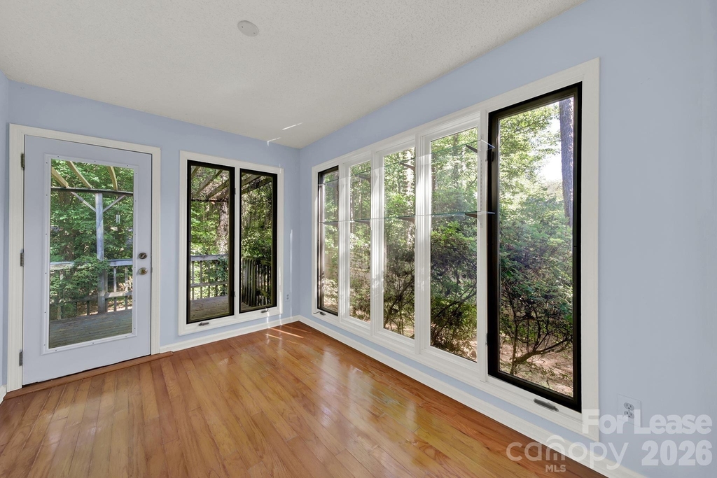 3421 Crescent Knoll Drive - Photo 10