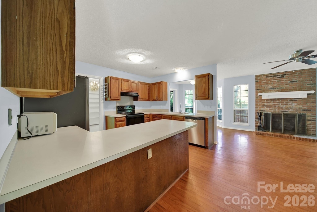 3421 Crescent Knoll Drive - Photo 2
