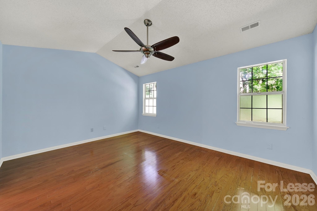 3421 Crescent Knoll Drive - Photo 16