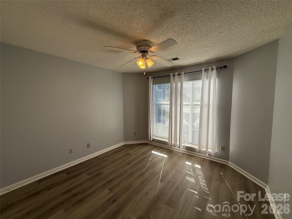 726 Southwest Drive - Photo 7