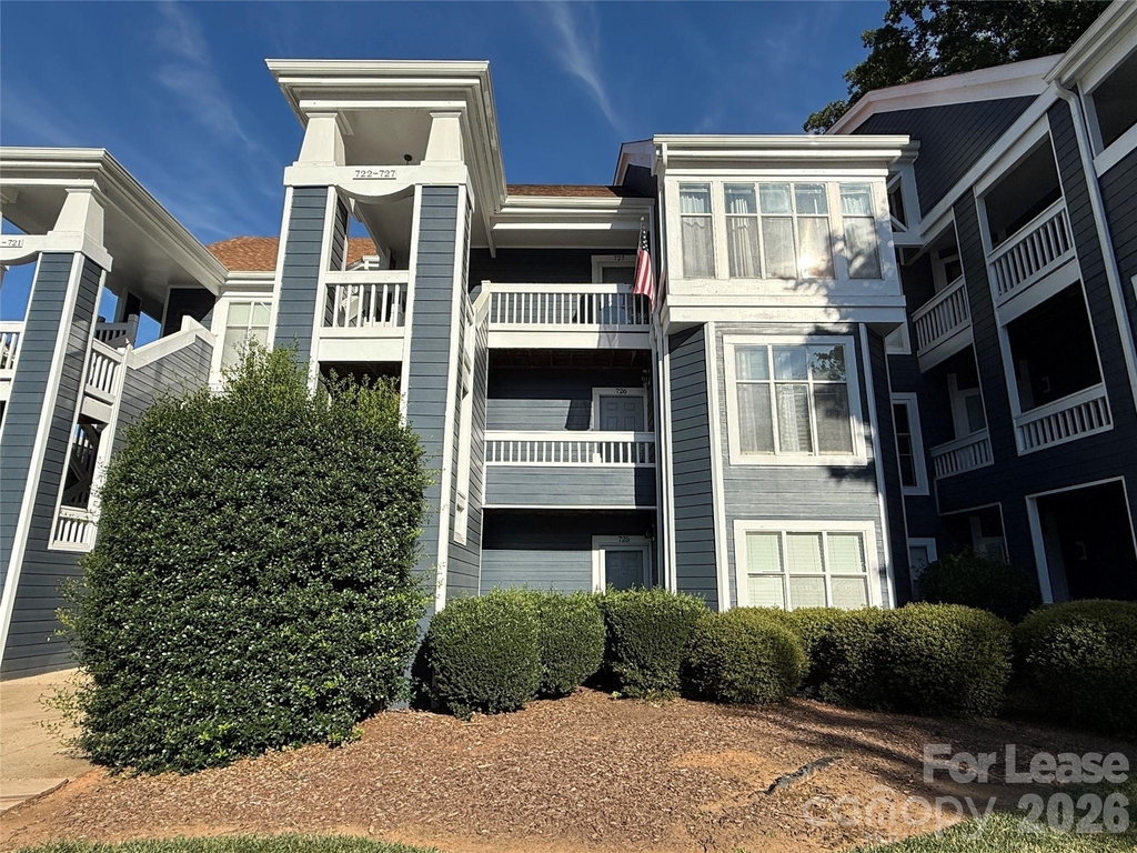 726 Southwest Drive - Photo 3
