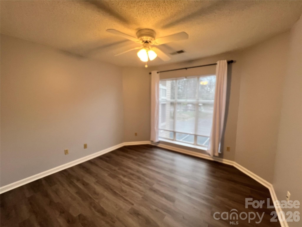 726 Southwest Drive - Photo 7