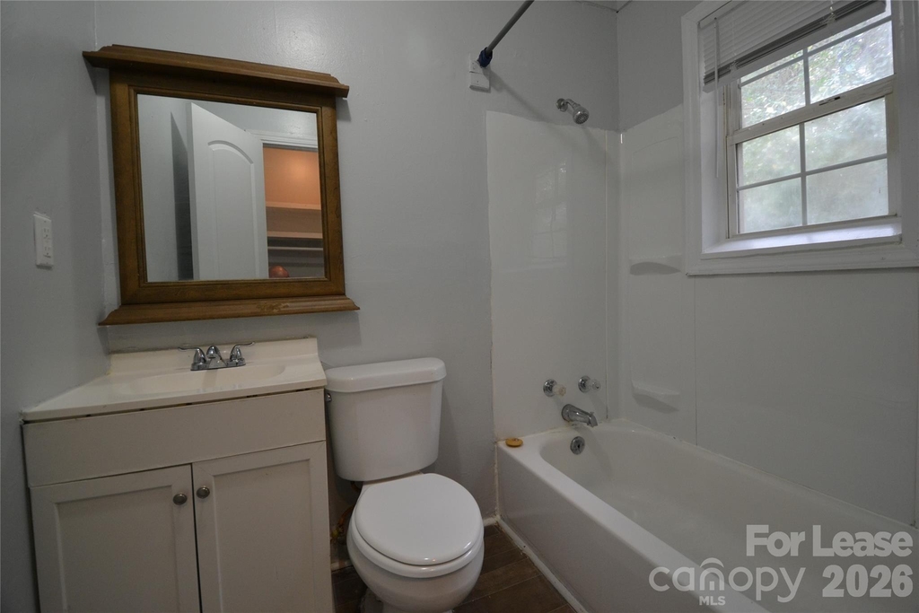 1009 Plymouth Street - Photo 5