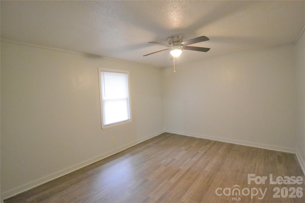 1009 Plymouth Street - Photo 2
