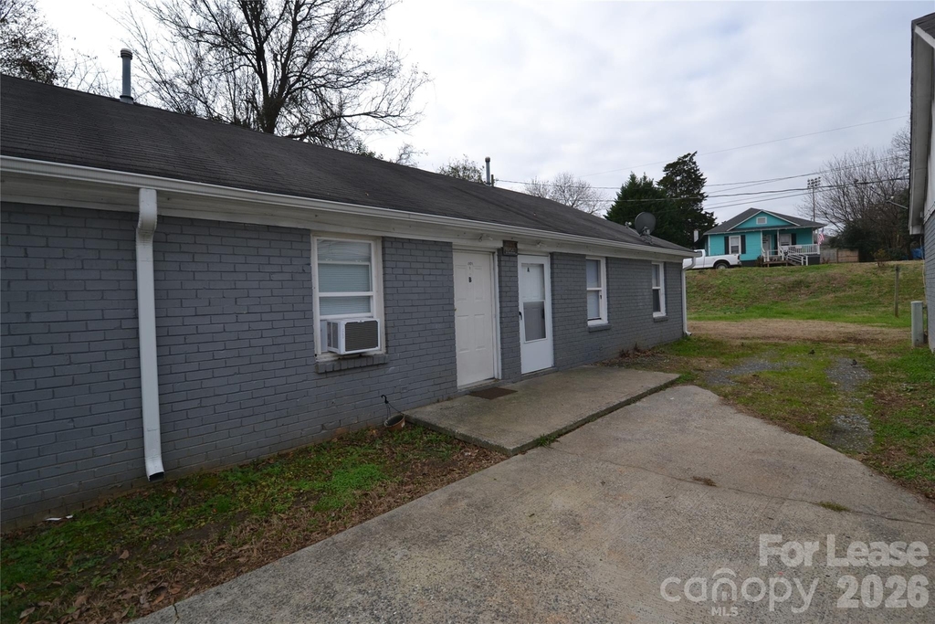 1009 Plymouth Street - Photo 1