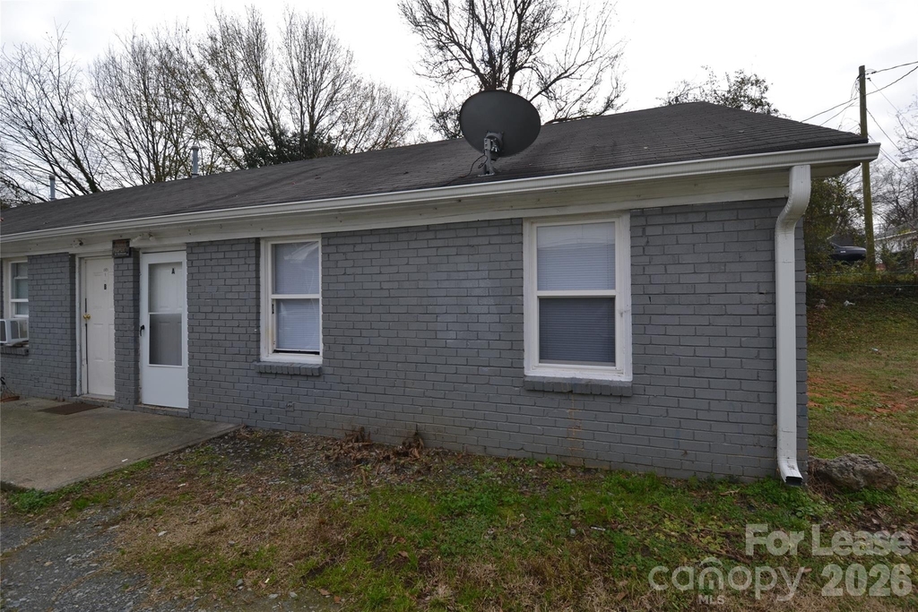 1009 Plymouth Street - Photo 0