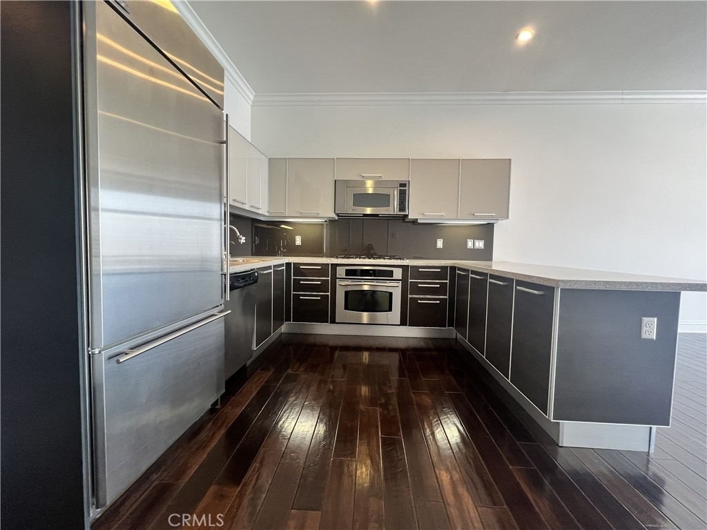801 S Grand - Photo 4