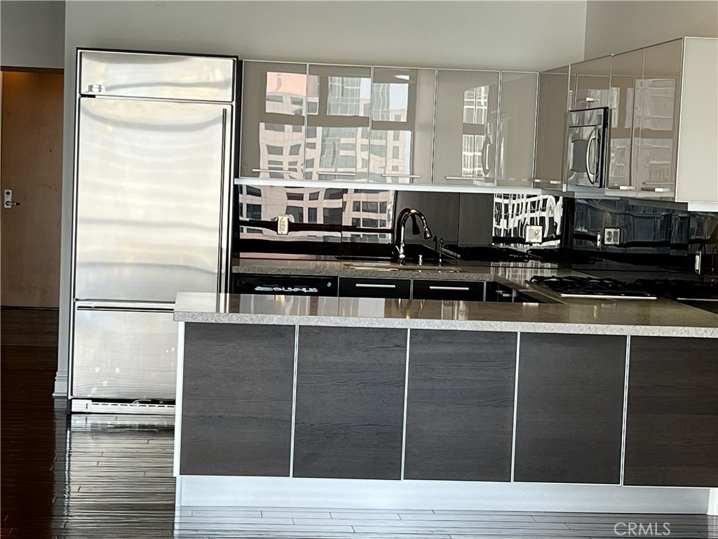801 S Grand - Photo 5