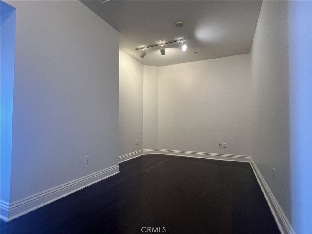 801 S Grand - Photo 2