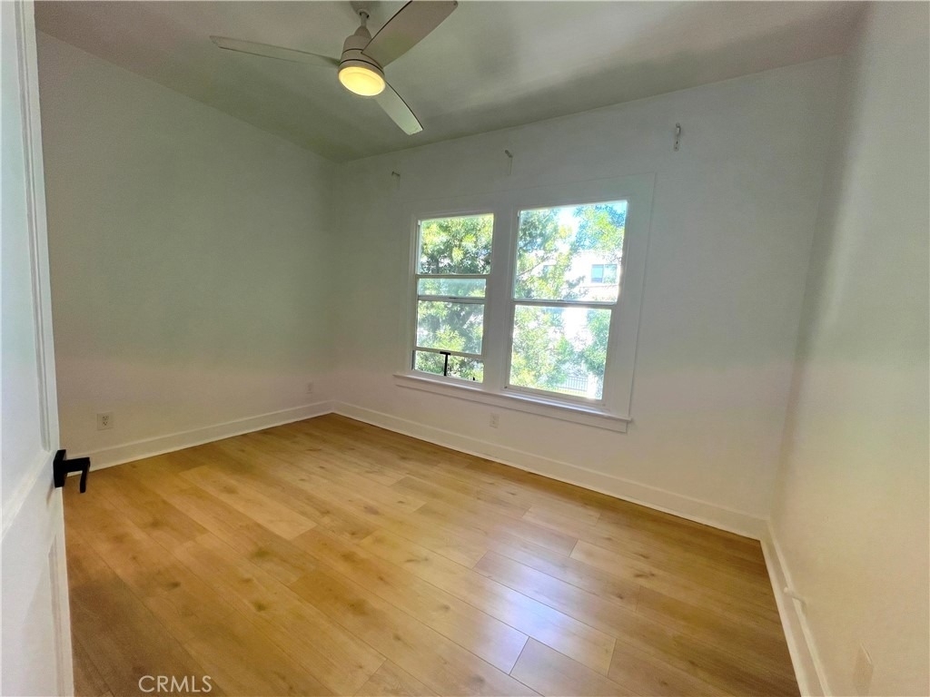 1557 W 36th Place - Photo 15