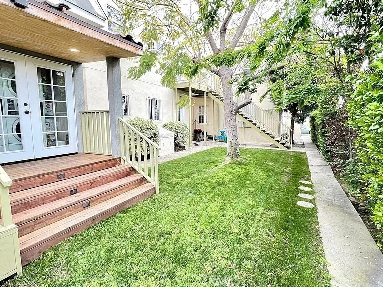 1557 W 36th Place - Photo 23