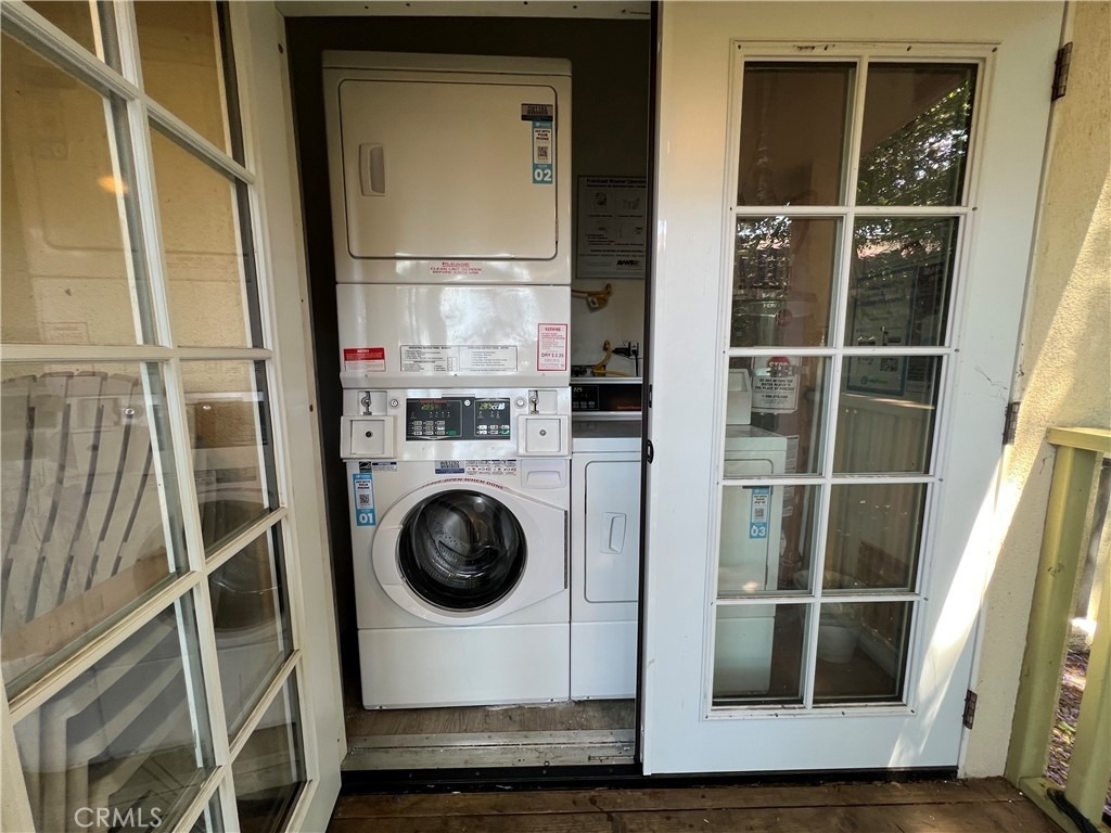 1557 W 36th Place - Photo 24