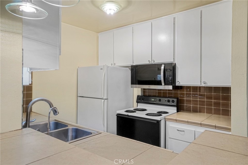 8650 Gulana - Photo 10