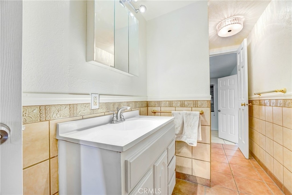 14323 Califa - Photo 6