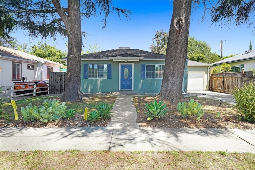 14323 Califa - Photo 1