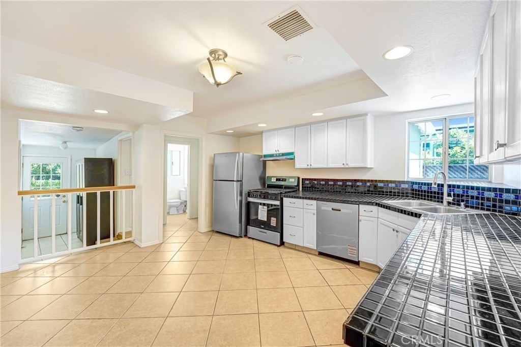14323 Califa - Photo 4
