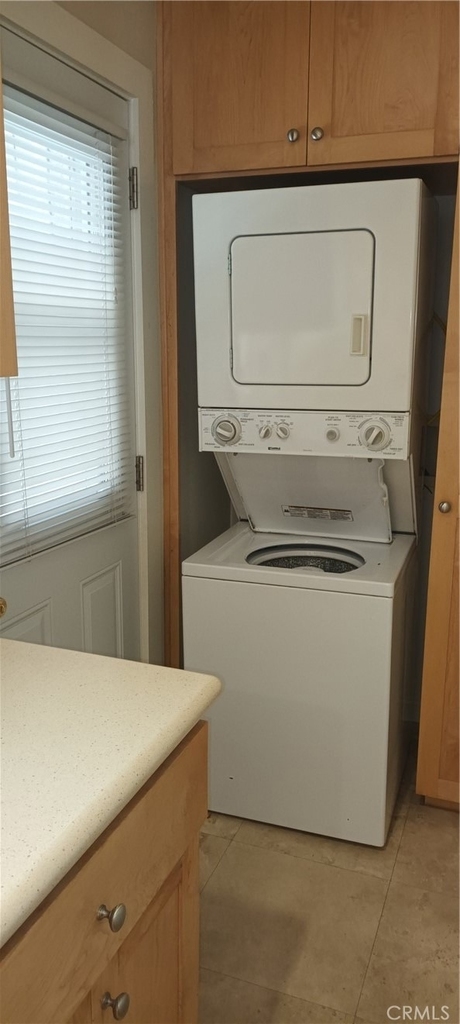 1513 1/2 E Ocean Avenue - Photo 2