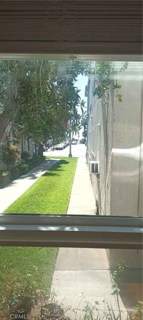 1513 1/2 E Ocean Avenue - Photo 5