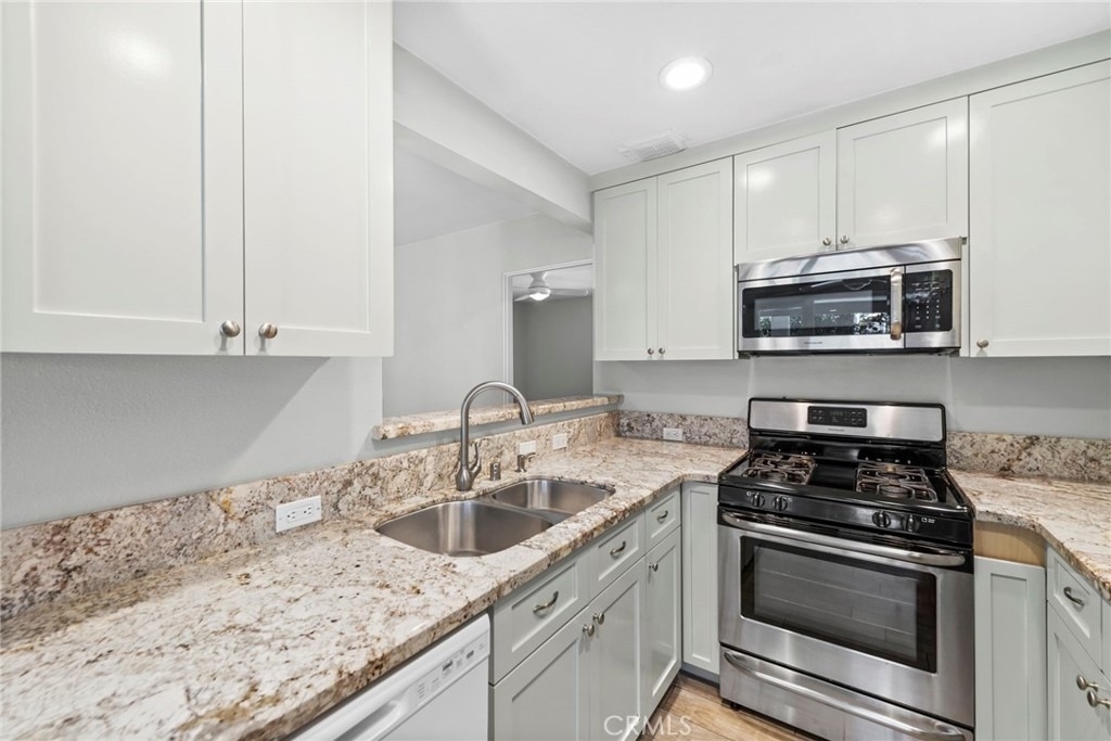 280 Aster Street - Photo 4