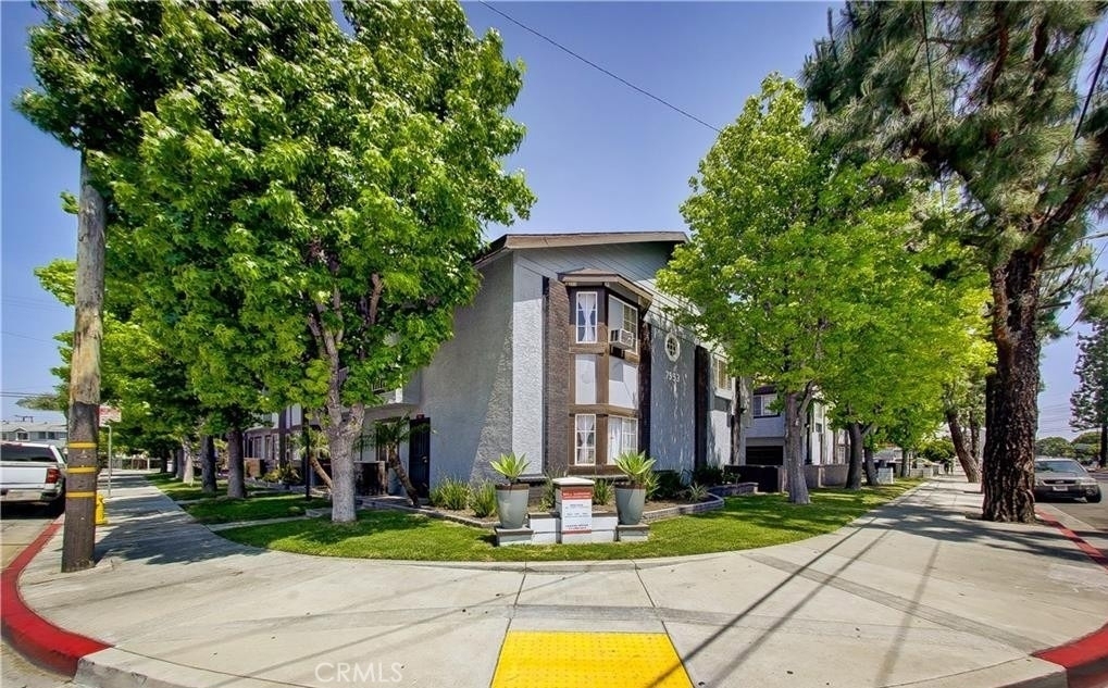 7947 Garfield - Photo 0