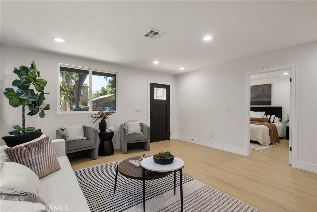 2706 S Cochran Street - Photo 2