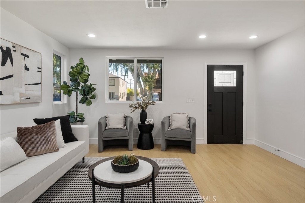 2706 S Cochran Street - Photo 3