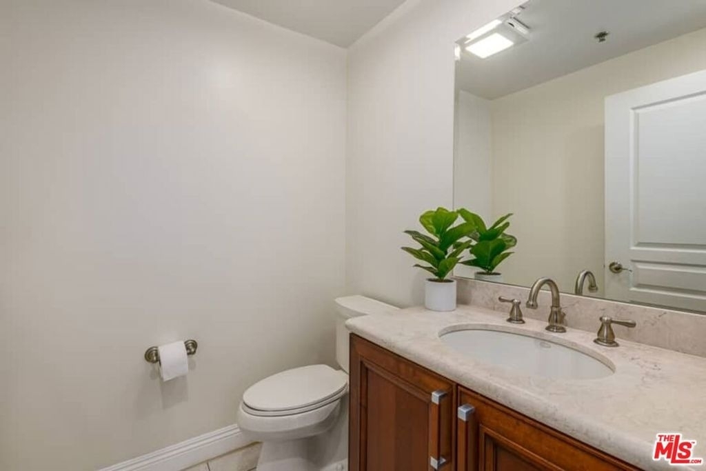 10617 Eastborne Avenue - Photo 2