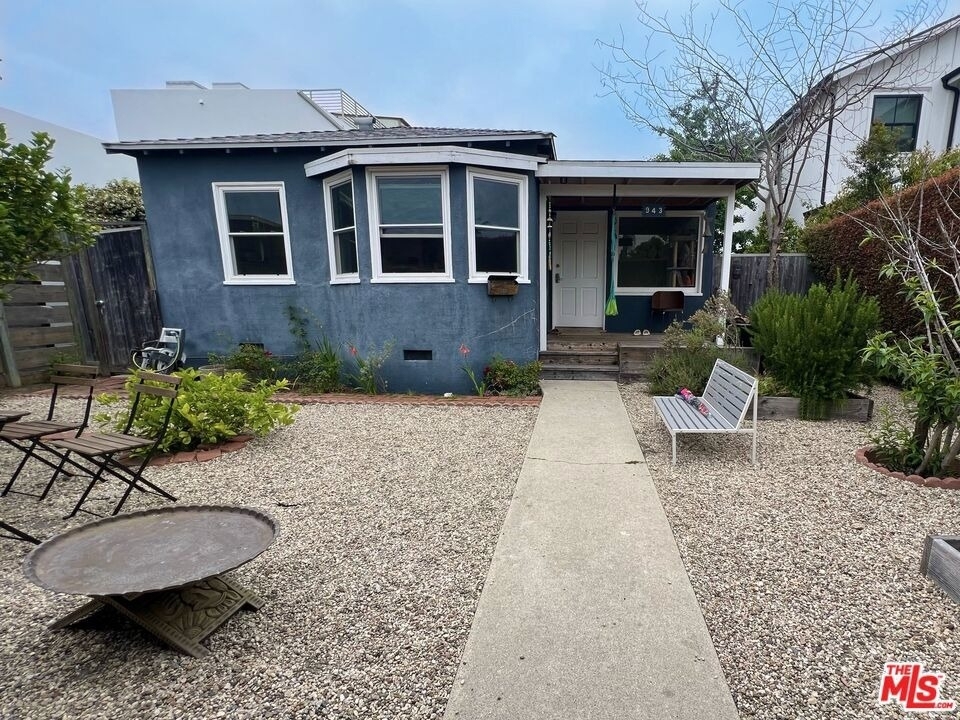 943 Indiana Avenue - Photo 1