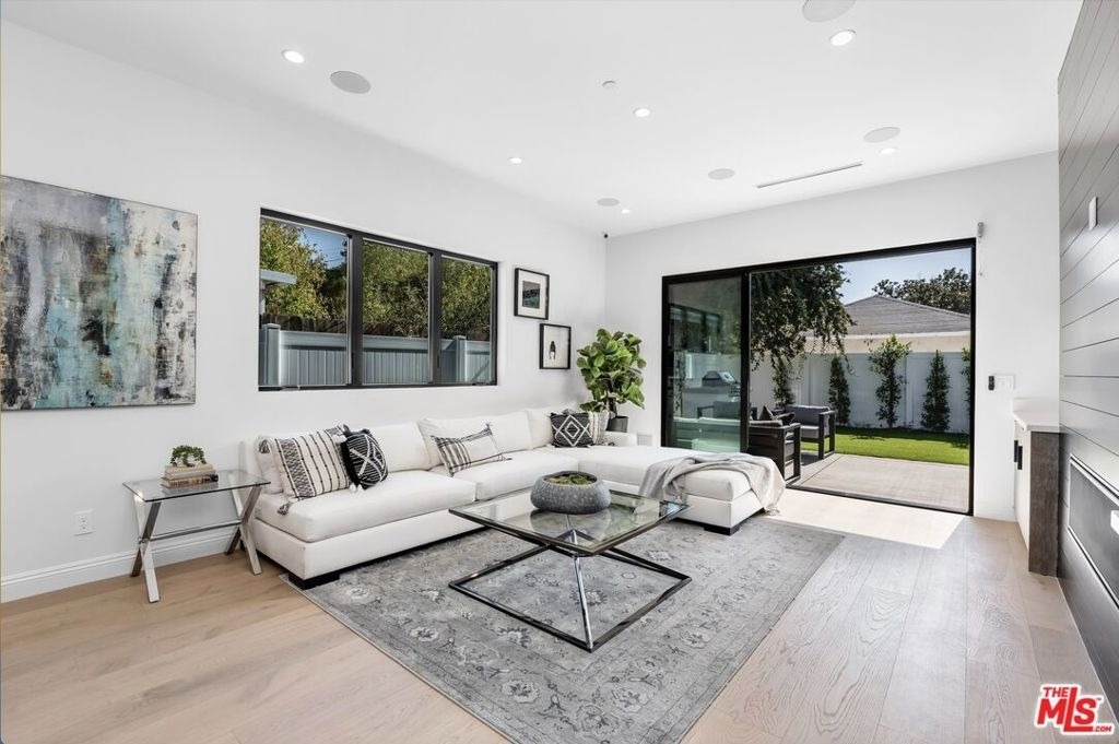 14602 Morrison Street - Photo 2