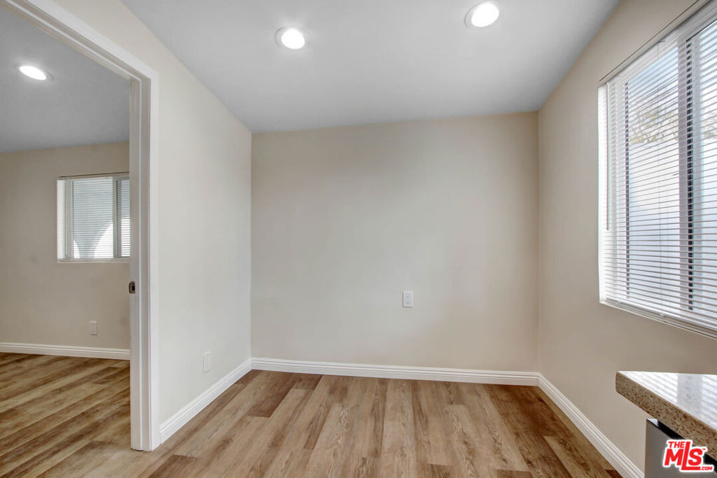 1404 Hollister Street - Photo 4