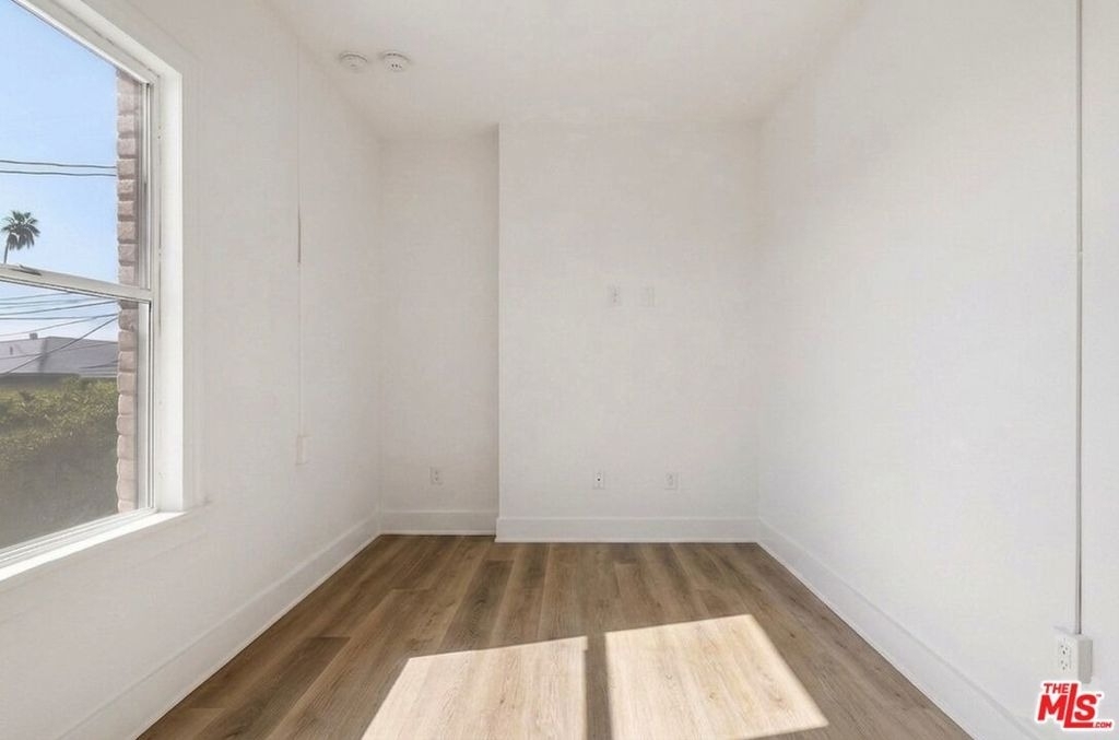 1021 N Mariposa Avenue - Photo 3