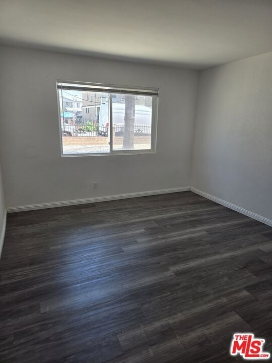 2417 S Budlong Avenue - Photo 4