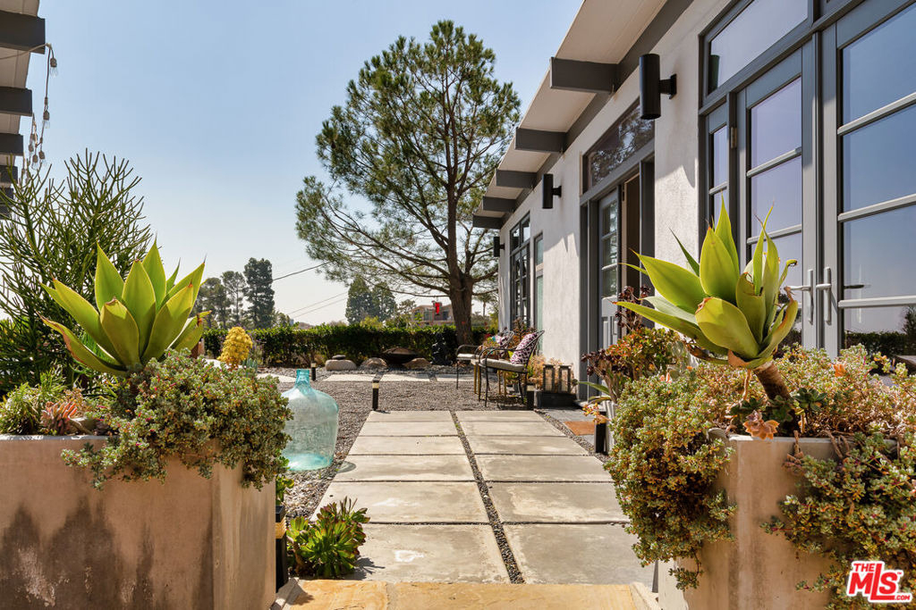 7107 Pacific View Drive - Photo 0