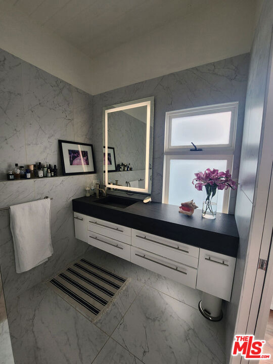 7107 Pacific View Drive - Photo 9