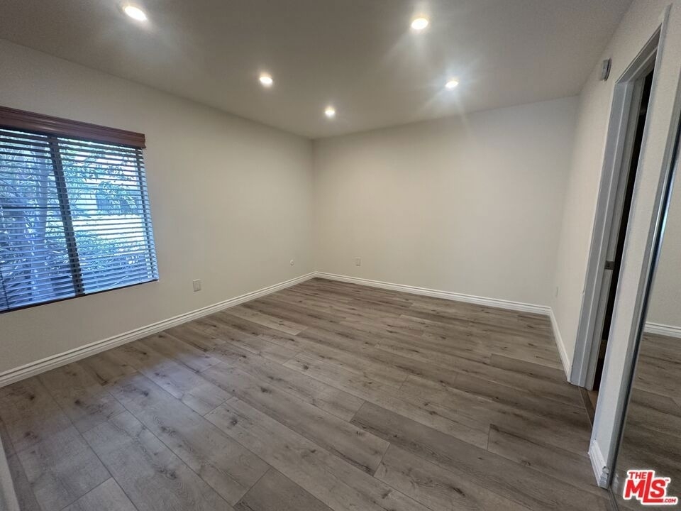 18350 Hatteras Street - Photo 5