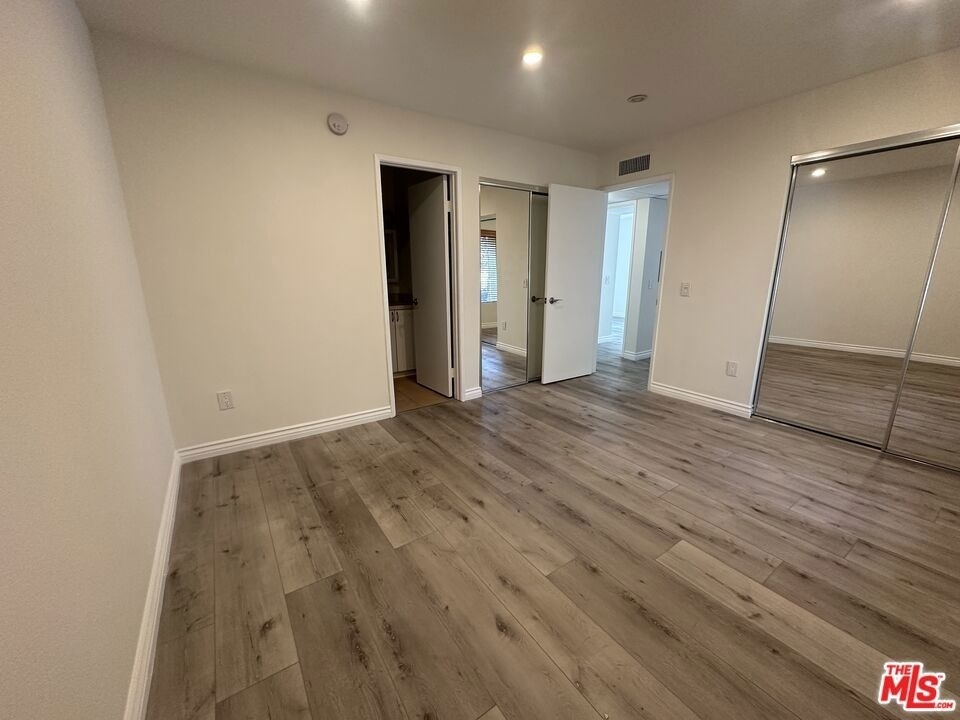 18350 Hatteras Street - Photo 6
