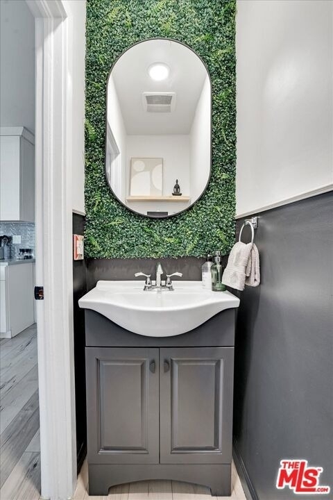 1138 W 52nd Street - Photo 7