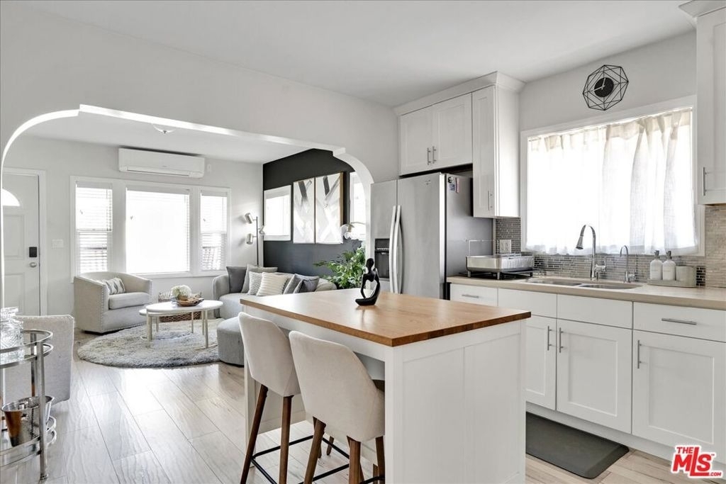 1138 W 52nd Street - Photo 5