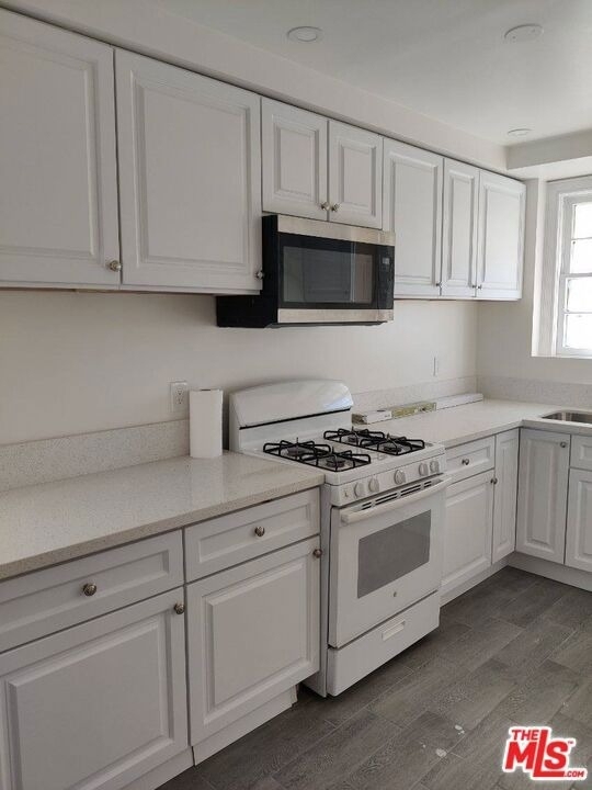 750 N St Andrews Place - Photo 7