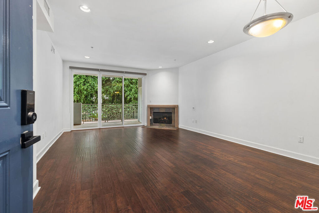 6038 Carlton Way - Photo 3