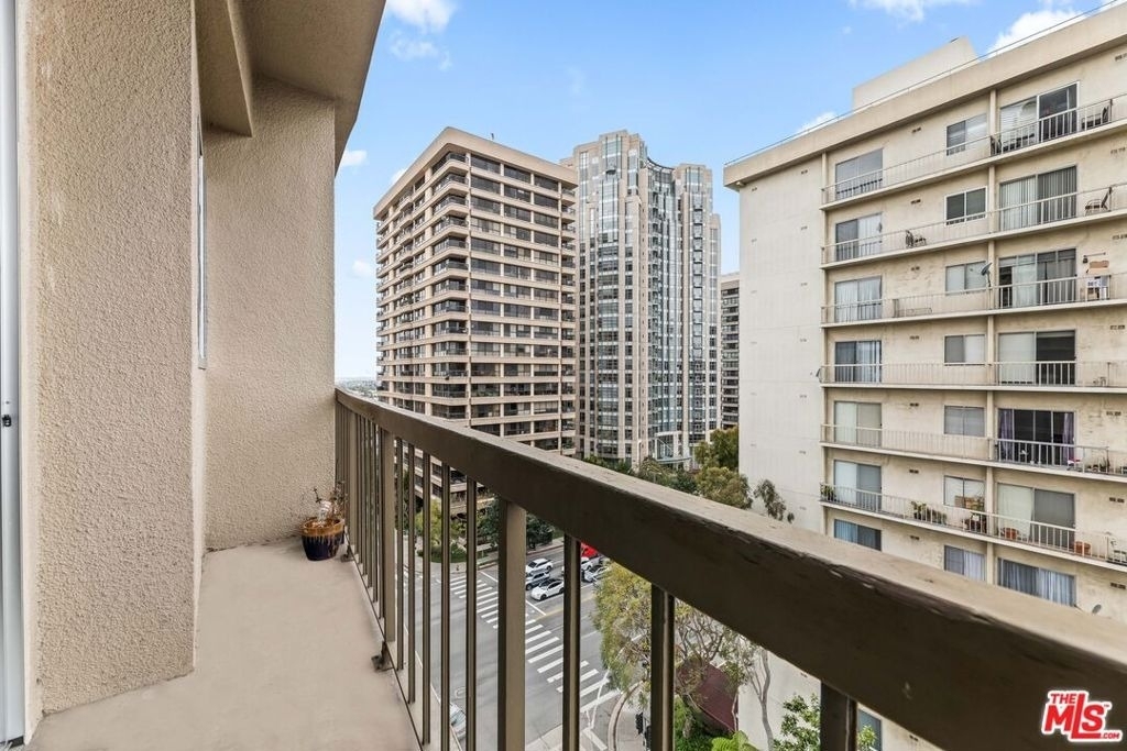 10747 Wilshire Boulevard - Photo 28