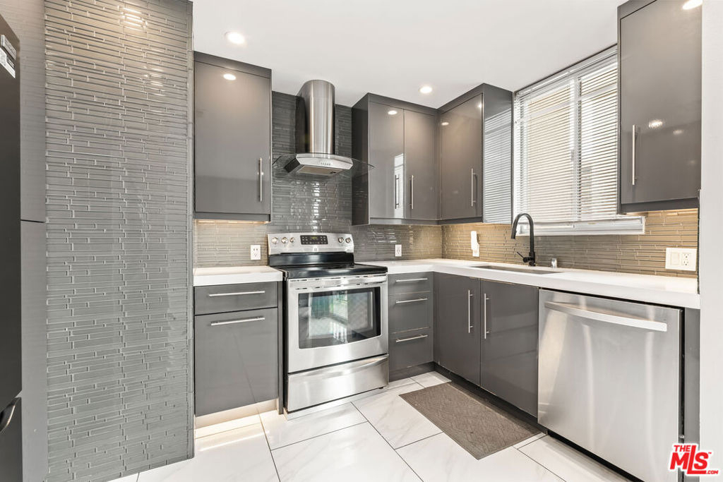 10747 Wilshire Boulevard - Photo 2