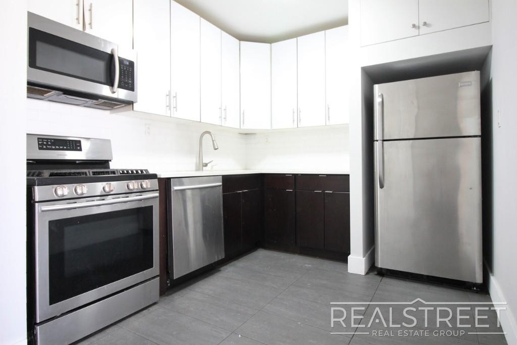 90-02 Queens Blvd - Photo 2