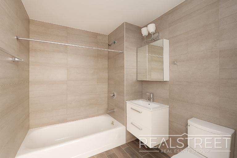 90-02 Queens Blvd - Photo 6
