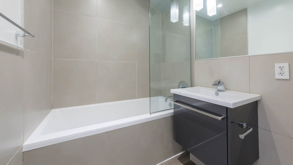 431 W 37th Street - Photo 36