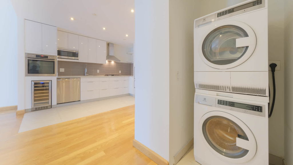 431 W 37th Street - Photo 32