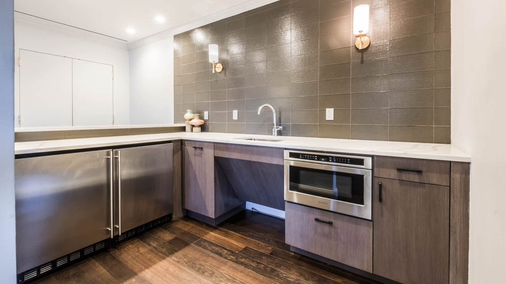 180 Riverside Blvd - Photo 33