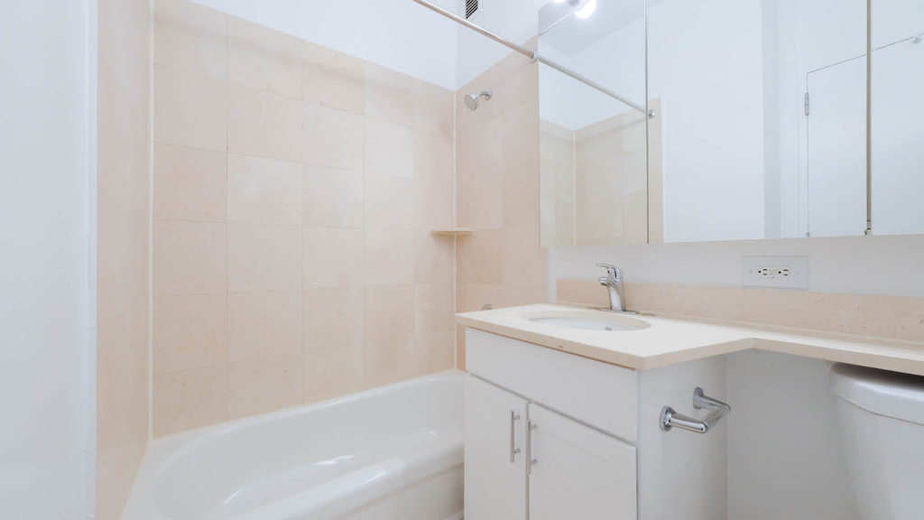180 Riverside Blvd - Photo 66
