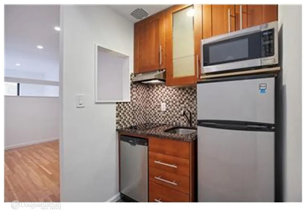 230 E 52nd St - Photo 0