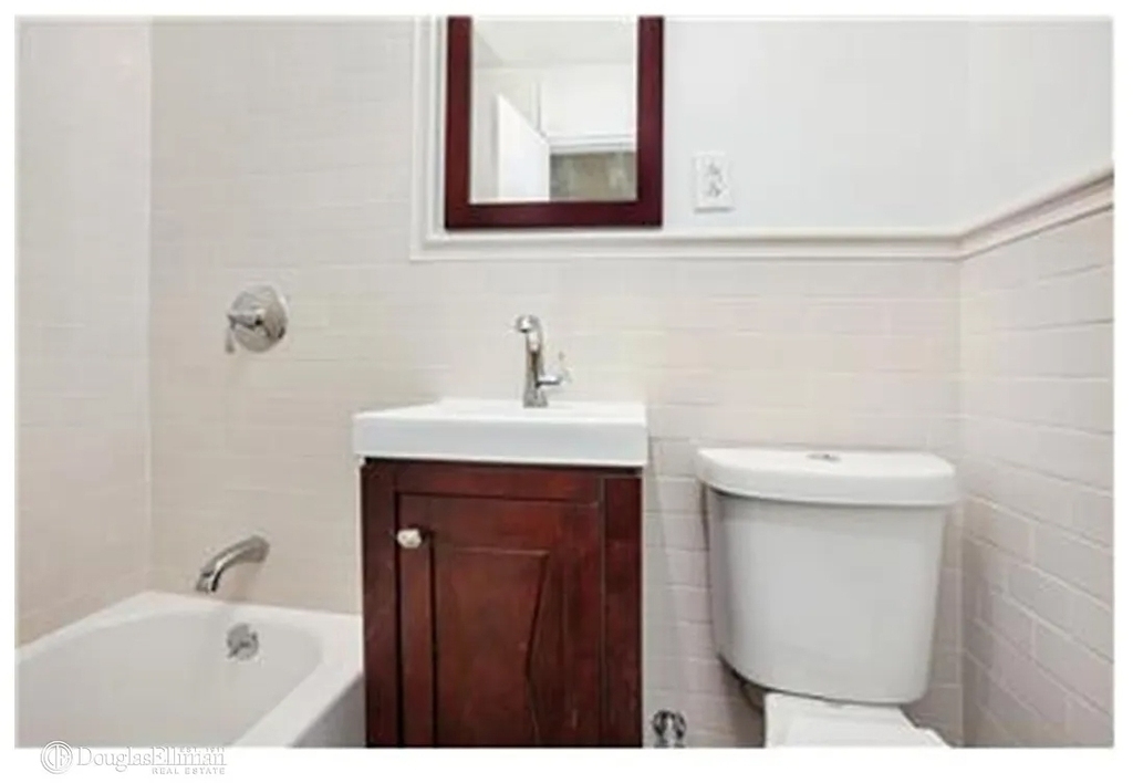 230 E 52nd St - Photo 3